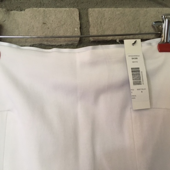 New! Zokai A-line Skirt, white with sateen detail, knee length. Full lining - Picture 7 of 8